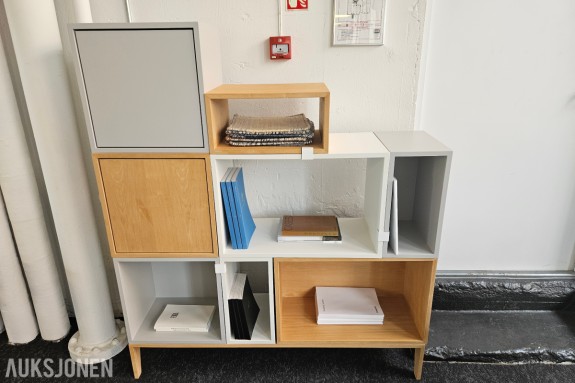 Muuto Stacked modulreol – eik, hvit og lys grå 