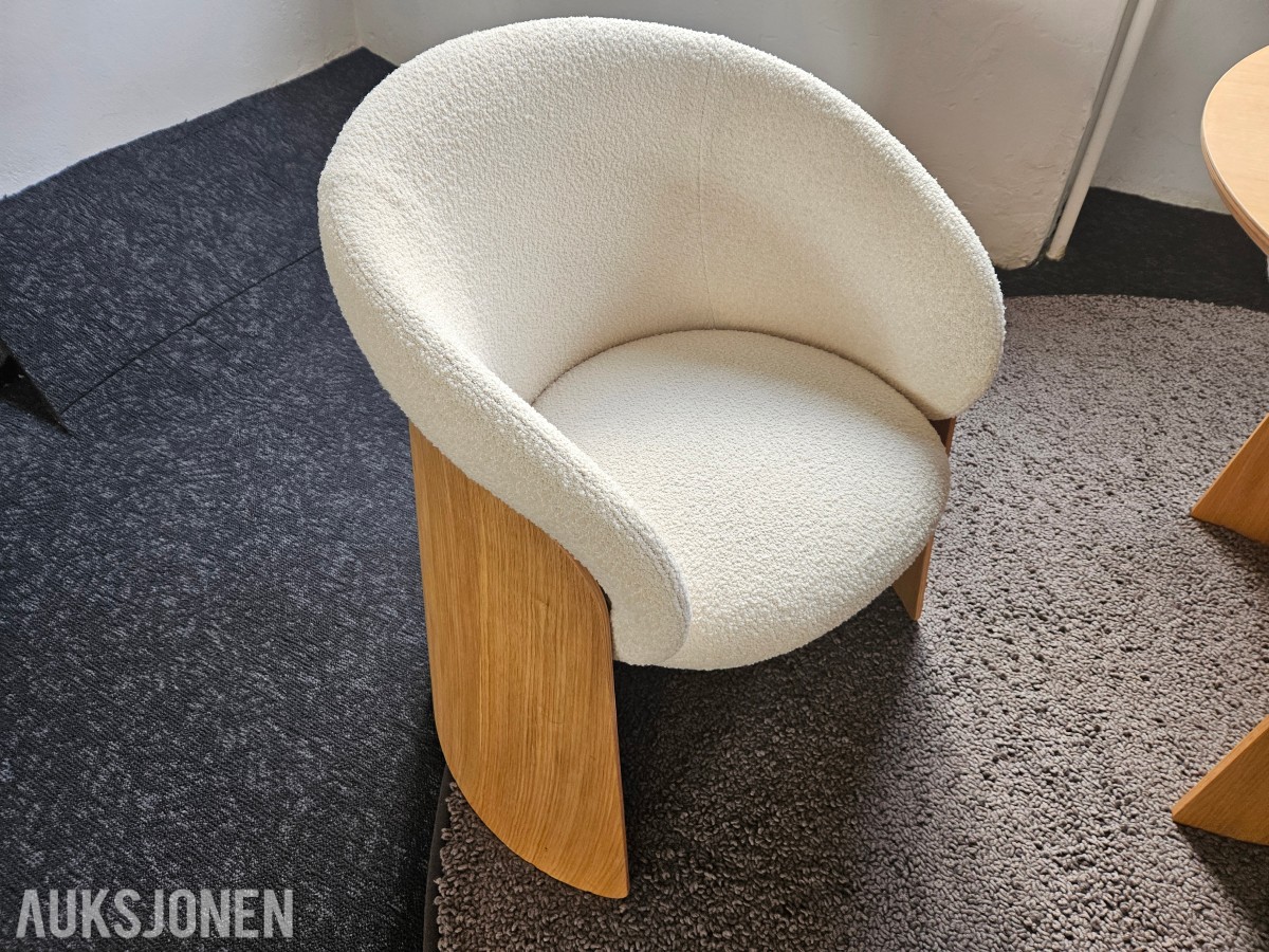 Ondarreta Ginger Chair – eik og hvit bouclé