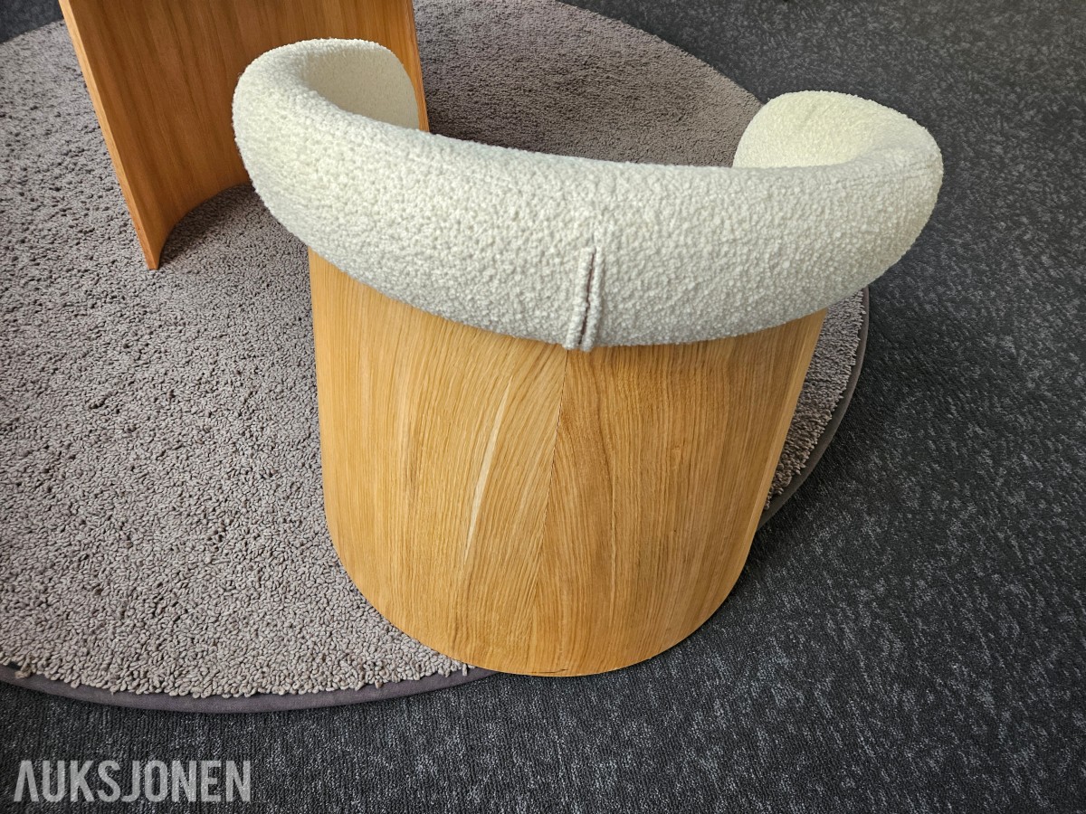 Ondarreta Ginger Chair – eik og hvit bouclé