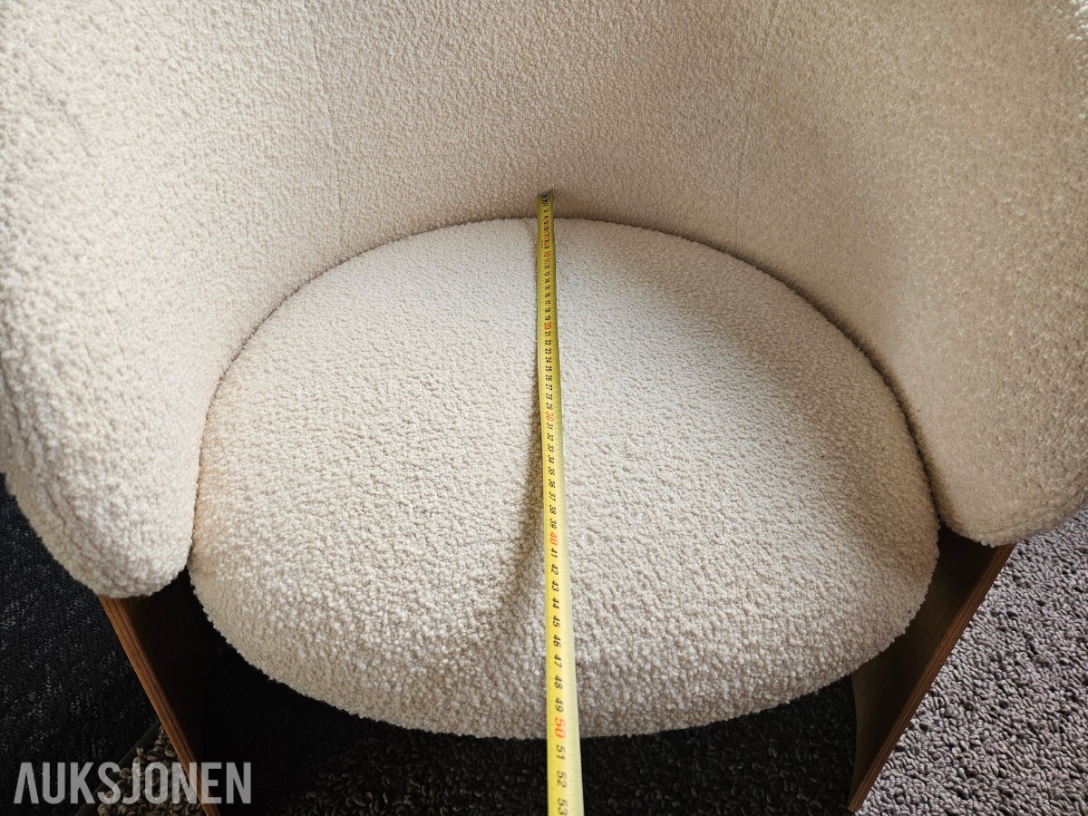 Ondarreta Ginger Chair – eik og hvit bouclé