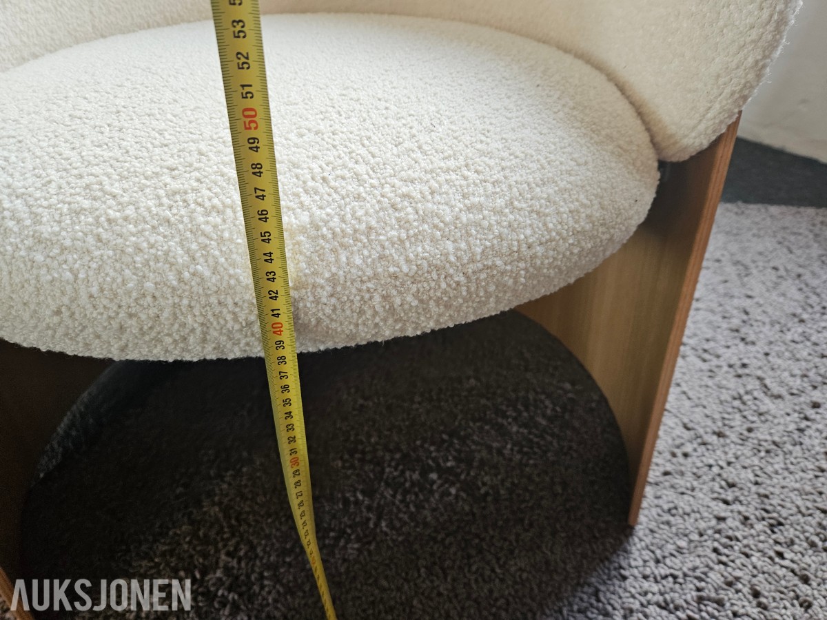 Ondarreta Ginger Chair – eik og hvit bouclé