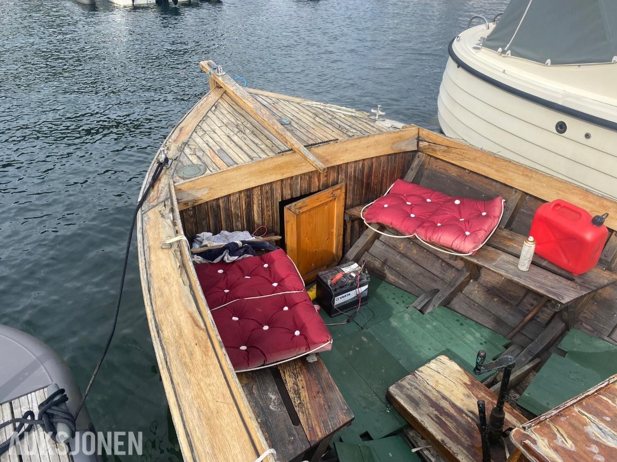 1952 Arendalsnekke Åpen kogg med 16 sitteplasser - ingen minstepris