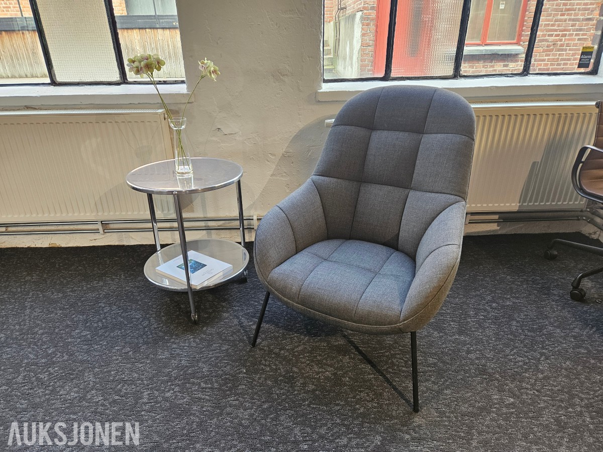 Wendelbo Chill High Back loungestol med rundt trillebord