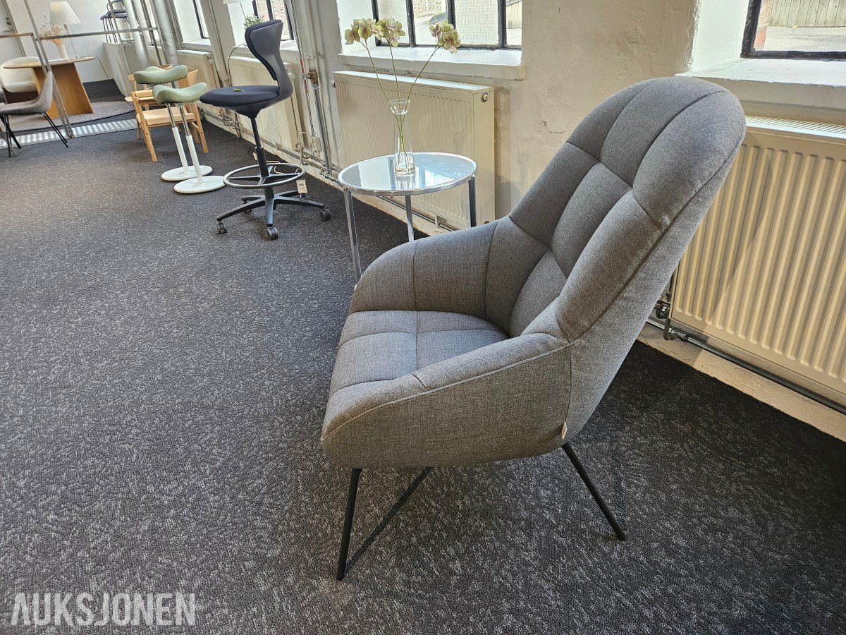 Wendelbo Chill High Back loungestol med rundt trillebord