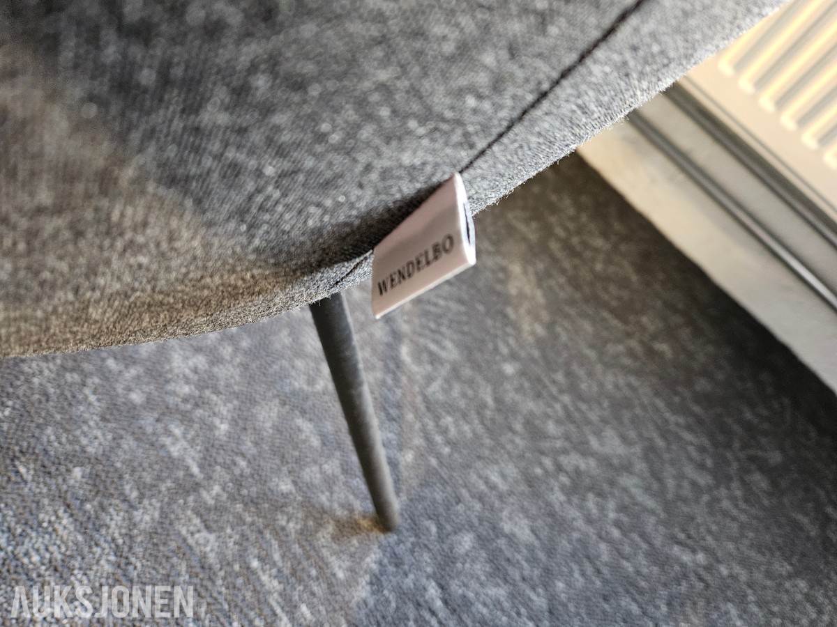 Wendelbo Chill High Back loungestol med rundt trillebord