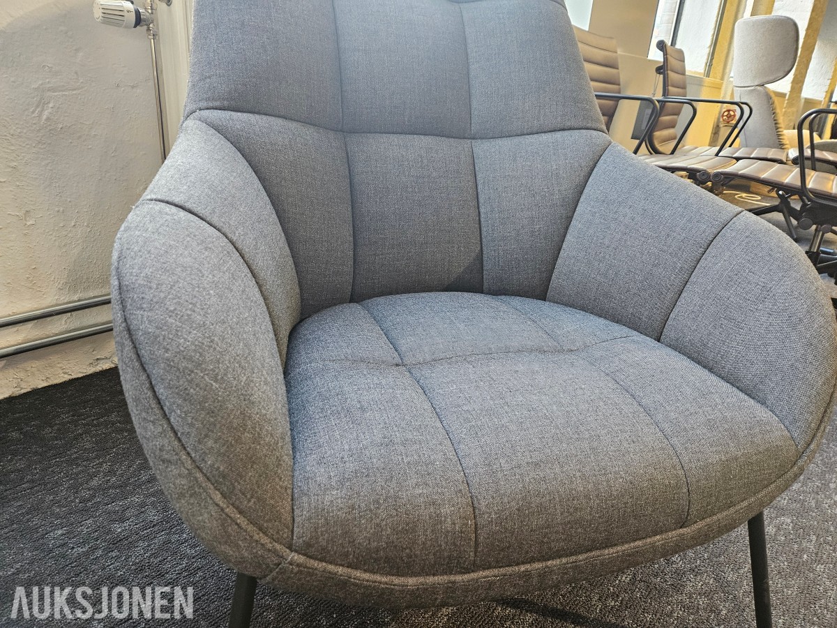 Wendelbo Chill High Back loungestol med rundt trillebord