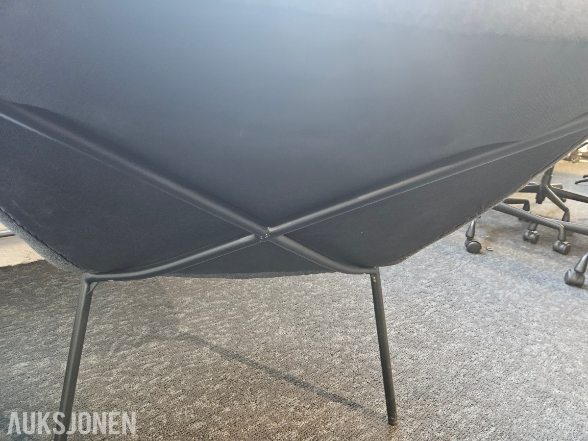 Wendelbo Chill High Back loungestol med rundt trillebord