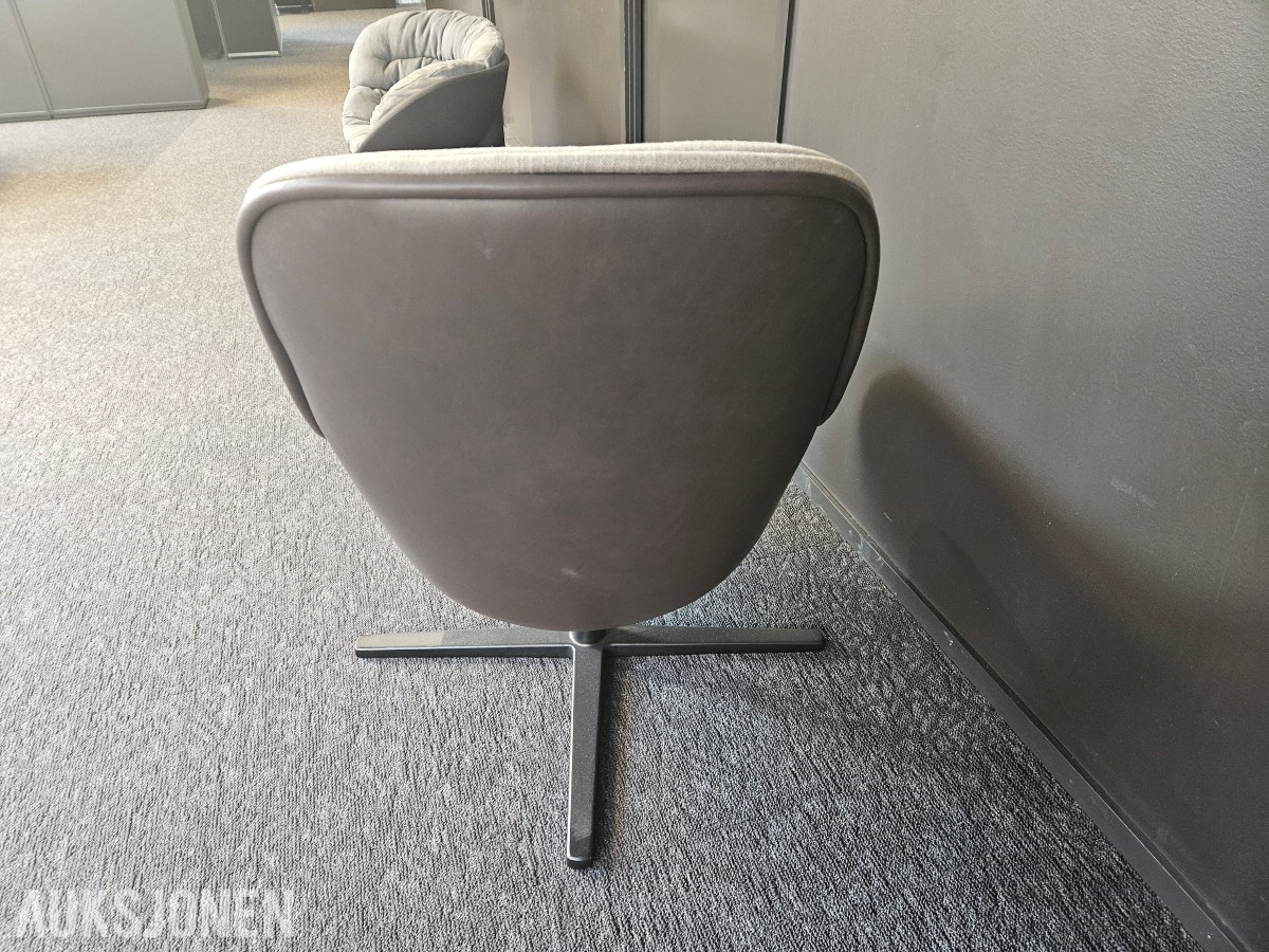 Loungestol med dreiefot – lys beige