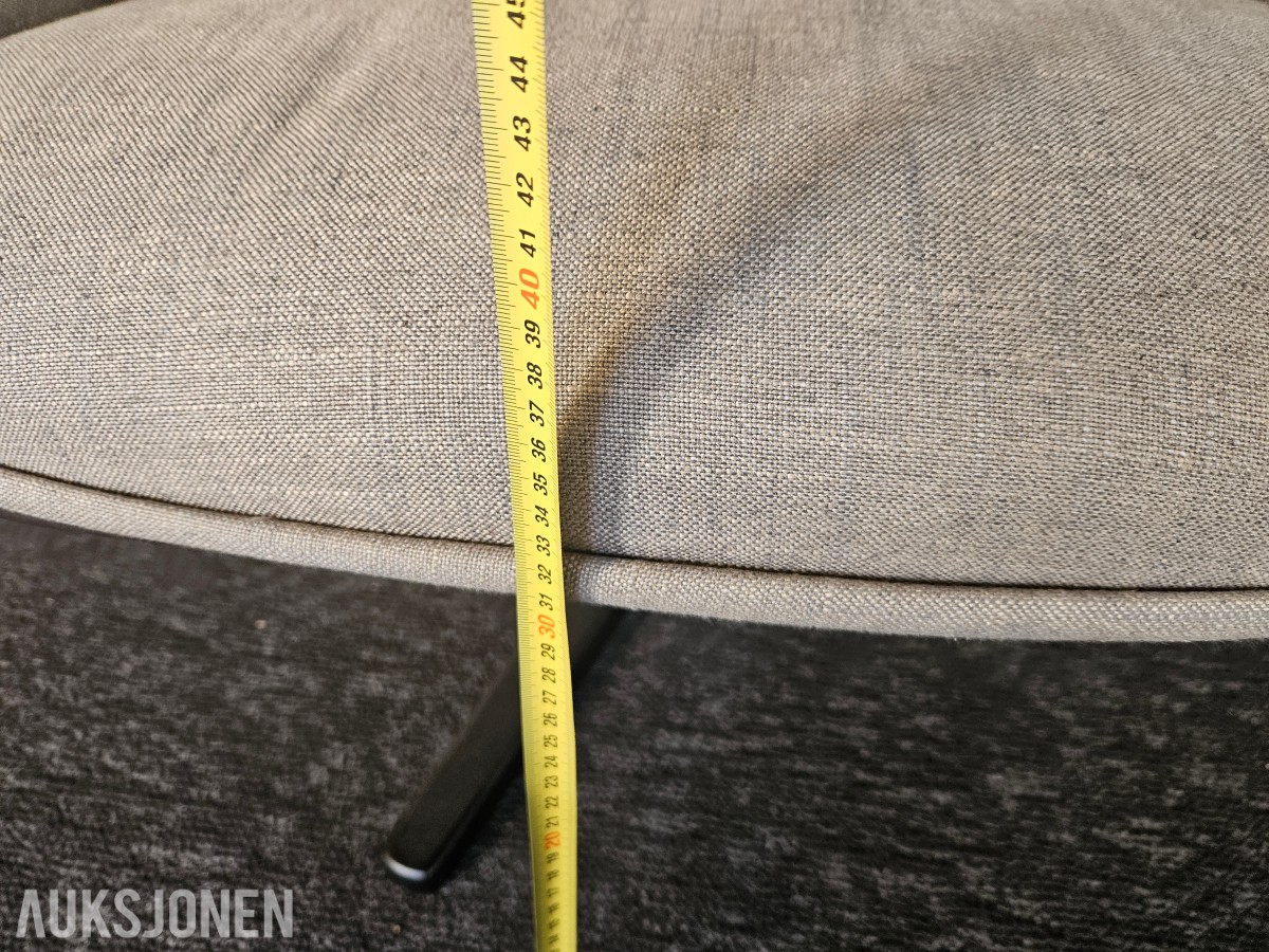 Loungestol med dreiefot – lys beige