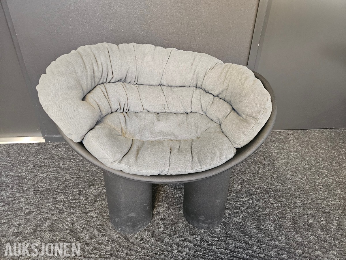 Driade Roly Poly loungestol med pute – design Faye Toogood