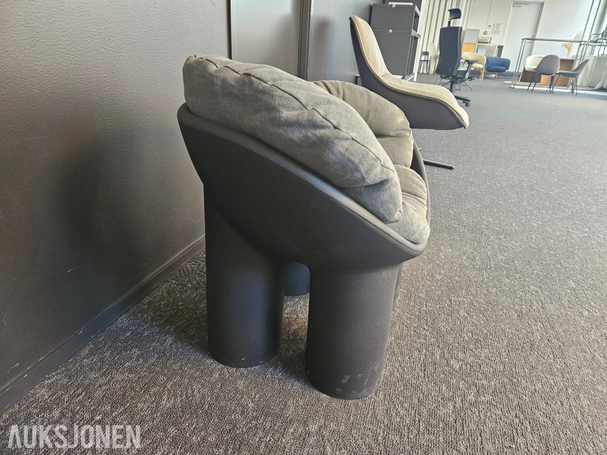 Driade Roly Poly loungestol med pute – design Faye Toogood