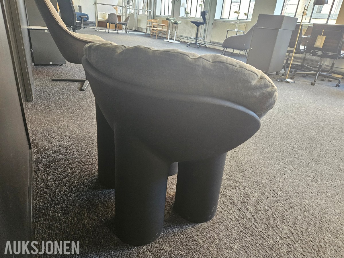 Driade Roly Poly loungestol med pute – design Faye Toogood