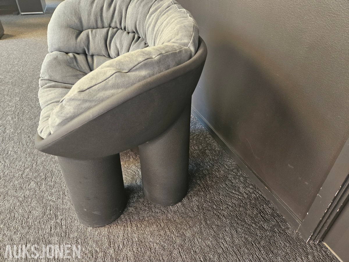 Driade Roly Poly loungestol med pute – design Faye Toogood