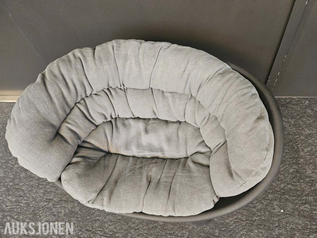 Driade Roly Poly loungestol med pute – design Faye Toogood