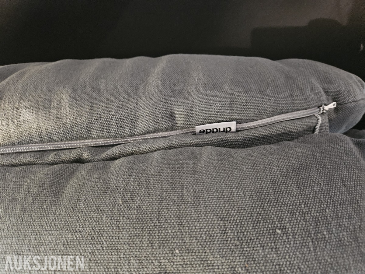 Driade Roly Poly loungestol med pute – design Faye Toogood