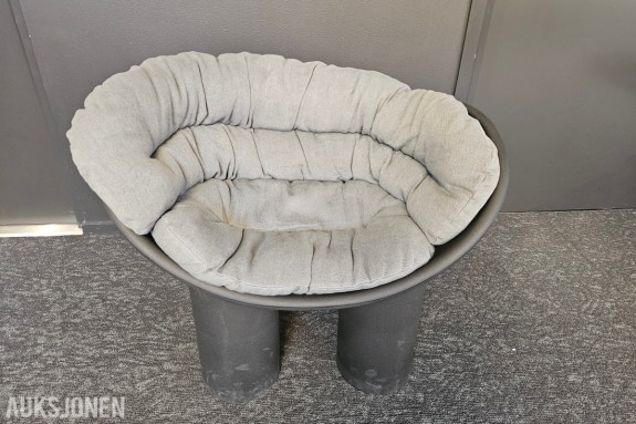 Driade Roly Poly loungestol med pute – design Faye Toogood