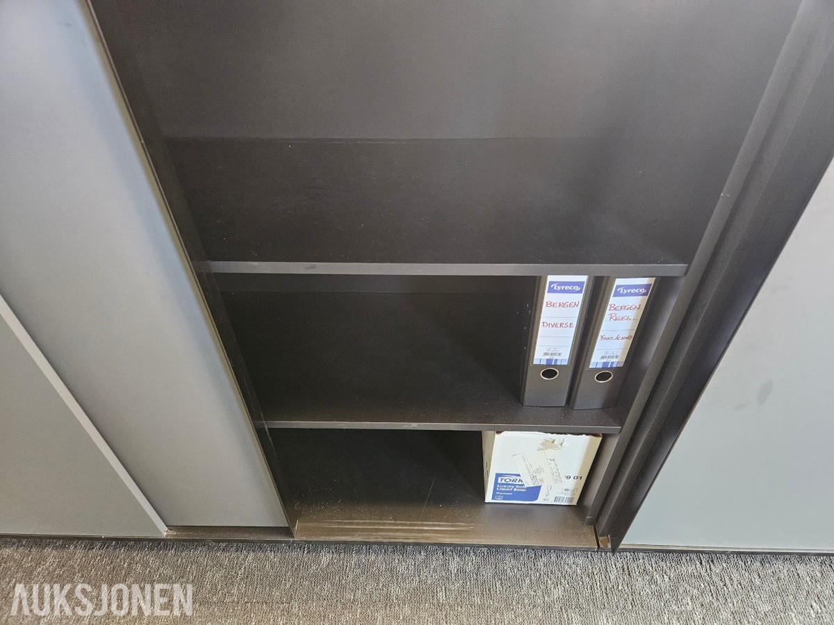 Holmris My Urban oppbevaringsreol med skyvedører