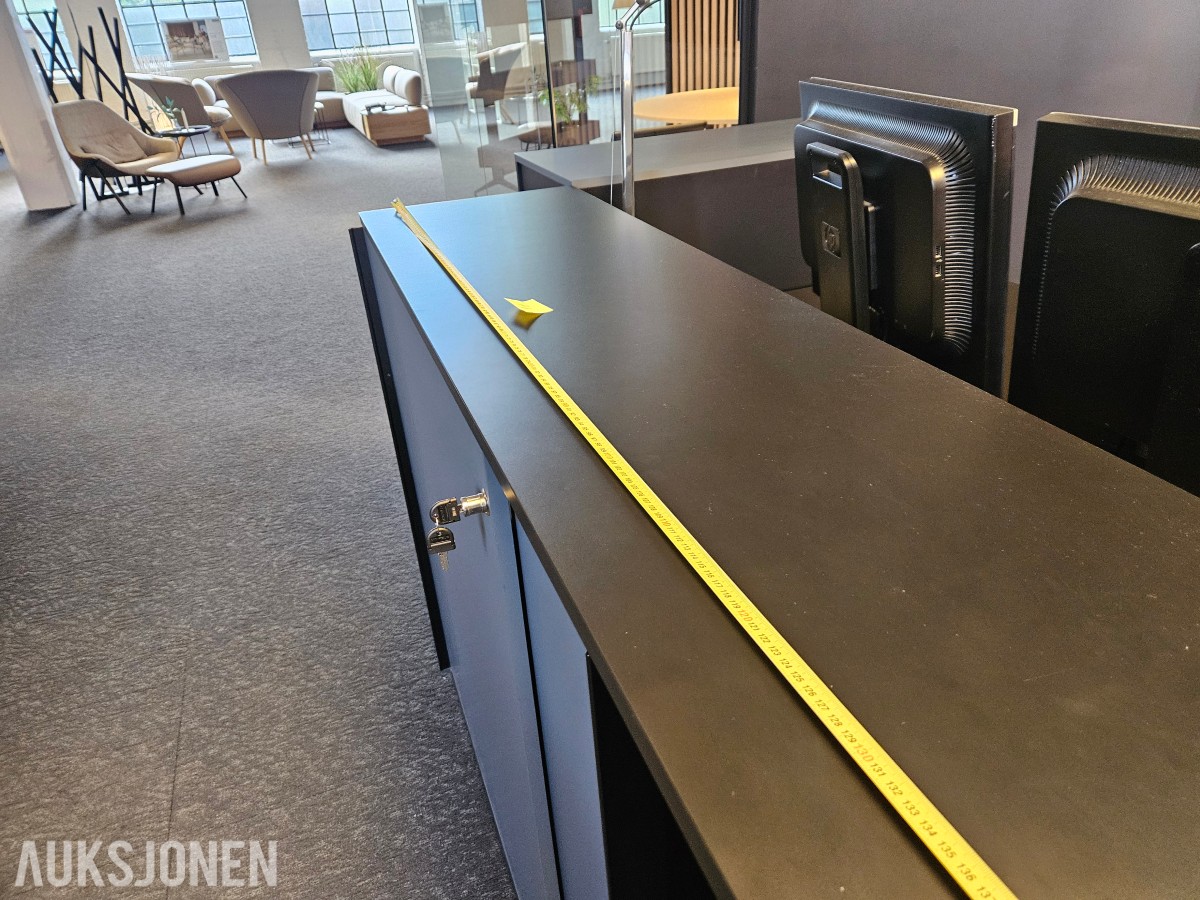 Holmris My Urban oppbevaringsreol med skyvedører