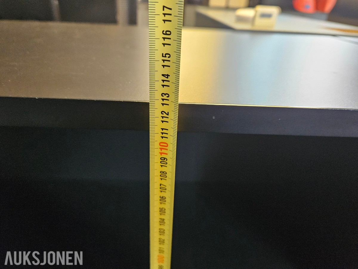 Holmris My Urban oppbevaringsreol med skyvedører