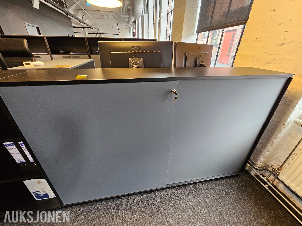 Holmris My Urban oppbevaringsreol med skyvedører 