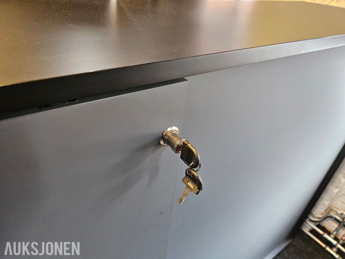 Holmris My Urban oppbevaringsreol med skyvedører 