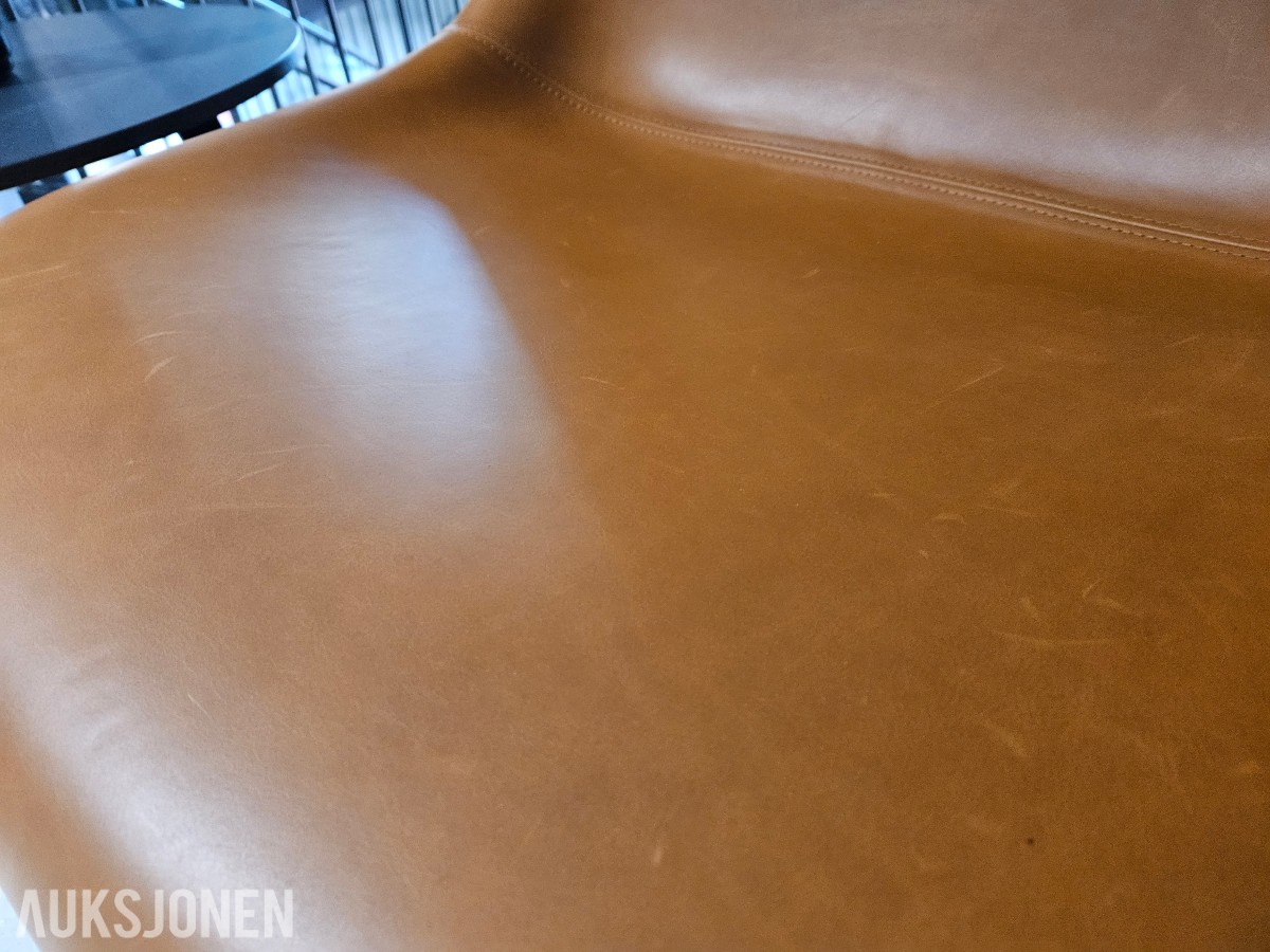 Muuto Fiber Lounge Chair med rundt sidebord