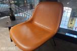 Muuto Fiber Lounge Chair med rundt sidebord