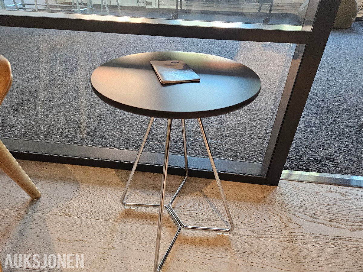 Driade Lou Read loungestol med sidebord