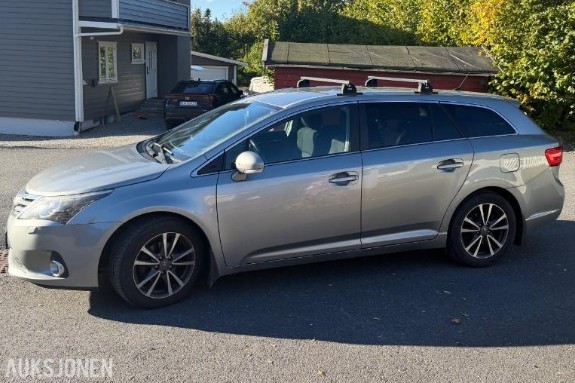2012 TOYOTA AVENSIS 2.0D 124HK EN EIER LAV KM HISTORIKK EU-OK 03.28 