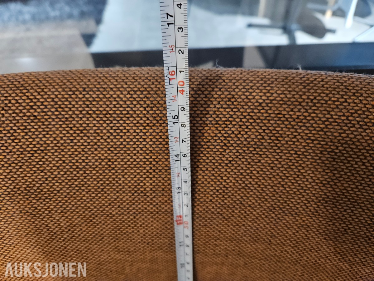 Massproductions Crown Armchair – designstol i Kvadrat-tekstil