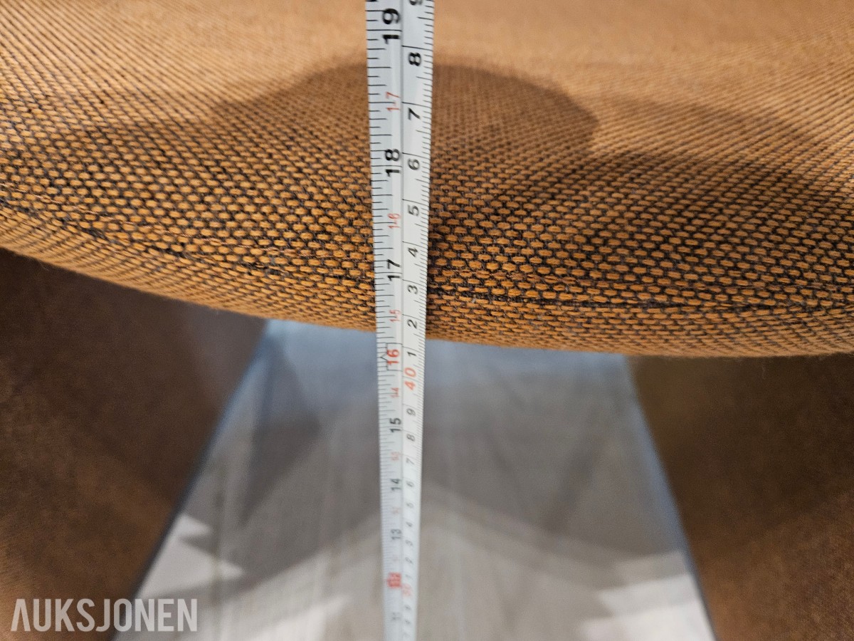 Massproductions Crown Armchair – designstol i Kvadrat-tekstil