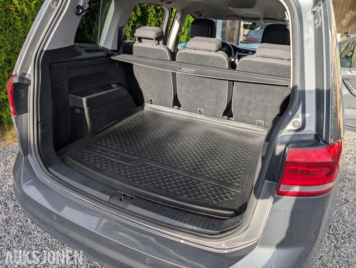 2016 VOLKSWAGEN TOURAN 1.6 TDI 110HK 7-SETER HENGERFESTE VARMER ACC MASSASJE