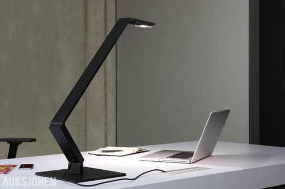 Luctra LINEAR TABLE PRO BASE bordlampe - sort - artikkel 921501