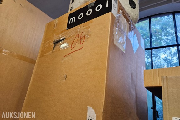 Moooi Canal Chair - Red skall og Swivel oak - uåpnet originalkartong - varenummer ZZ00005517