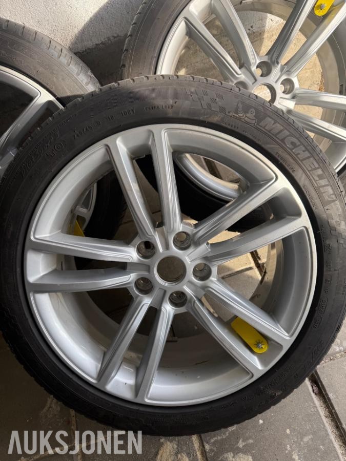 2017 Michelin sommerdekk på tesla felg 245/45 R19 *Ingen minstepris*
