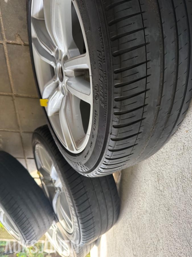 2017 Michelin sommerdekk på tesla felg 245/45 R19 *Ingen minstepris*