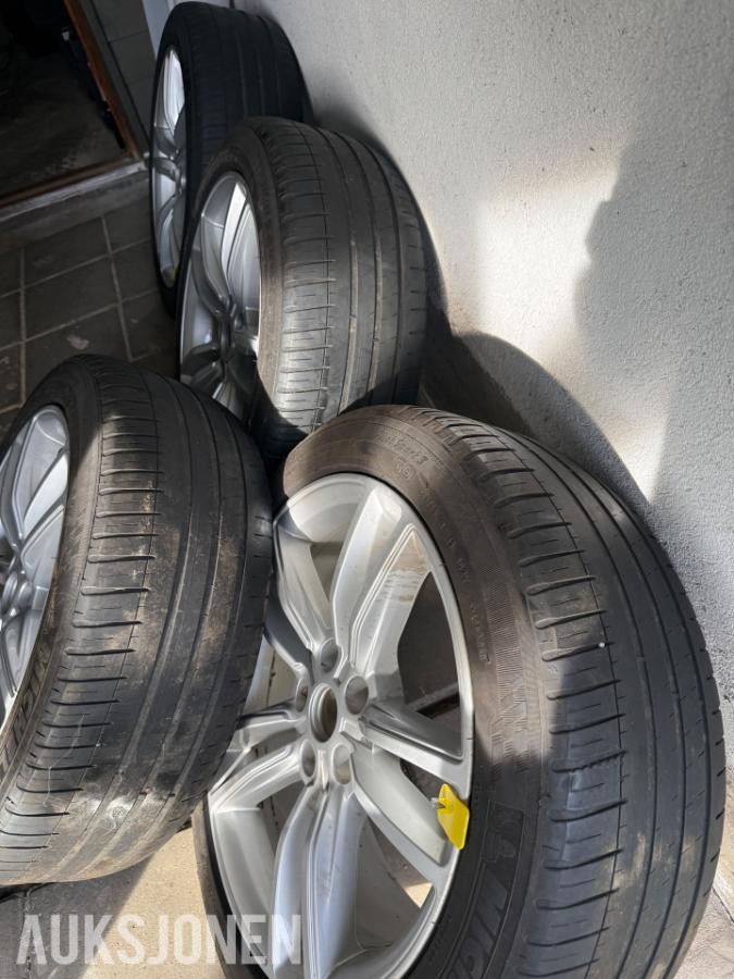 2017 Michelin sommerdekk på tesla felg 245/45 R19 *Ingen minstepris*