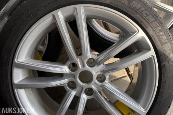 2017 Michelin sommerdekk på tesla felg 245/45 R19 *Ingen minstepris*
