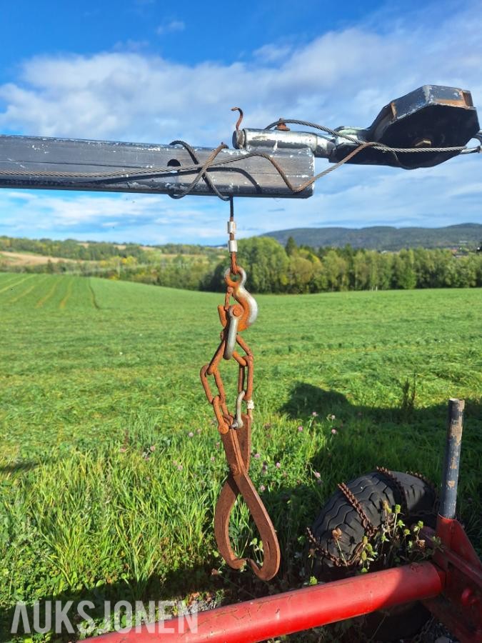 Hjemmelaget Tømmerhenger -med støtteben og vinsj