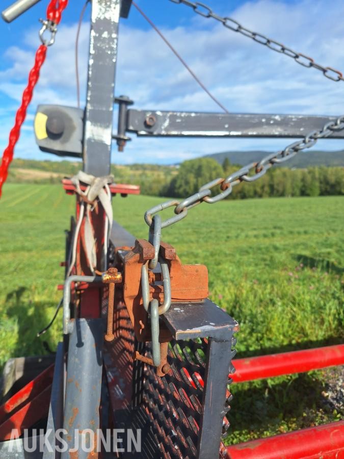 Hjemmelaget Tømmerhenger -med støtteben og vinsj