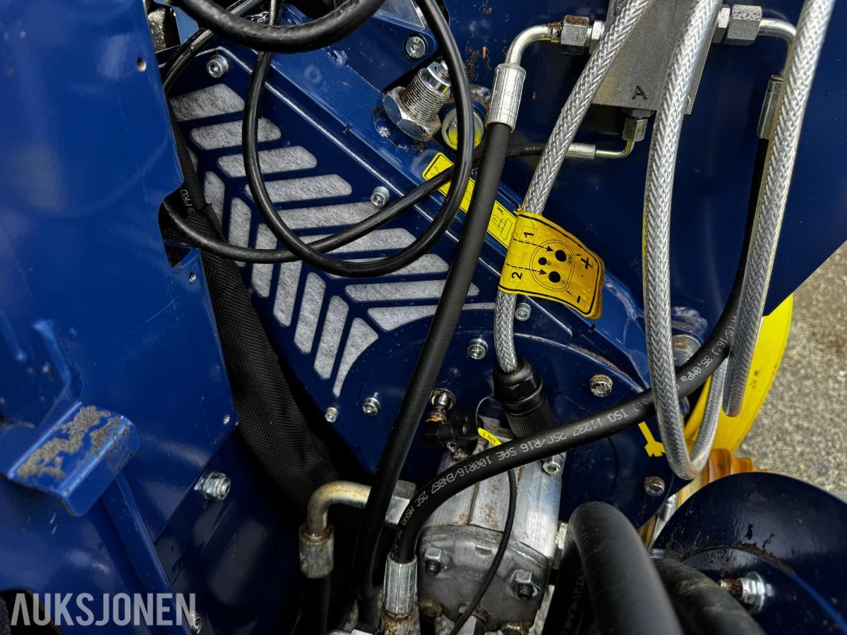 2023 Tajfun RCA PRO 500 vedmaskin med TT510 S bånd
