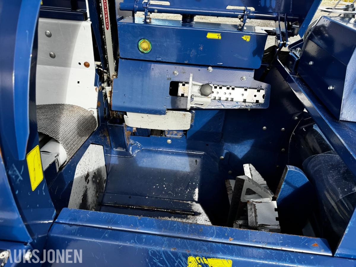 2023 Tajfun RCA PRO 500 vedmaskin med TT510 S bånd