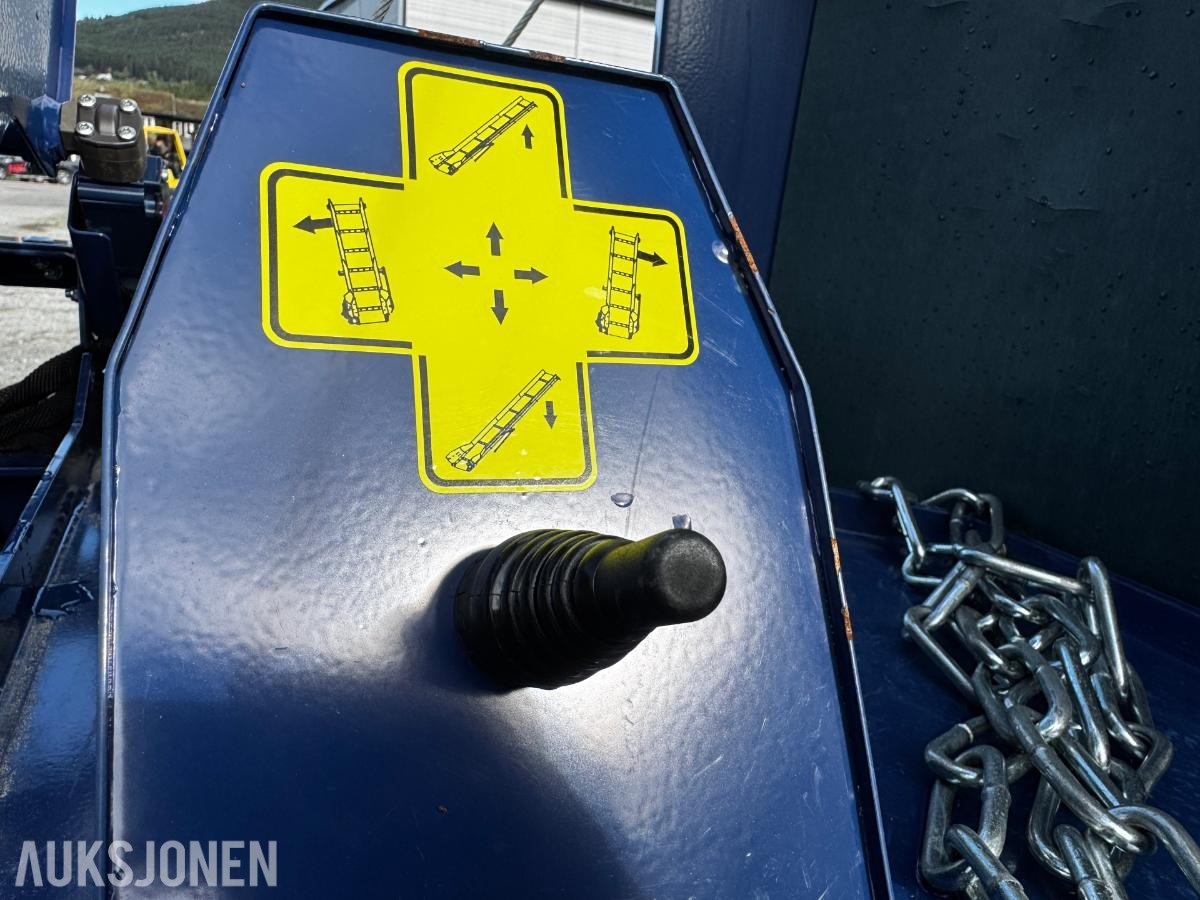 2023 Tajfun RCA PRO 500 vedmaskin med TT510 S bånd