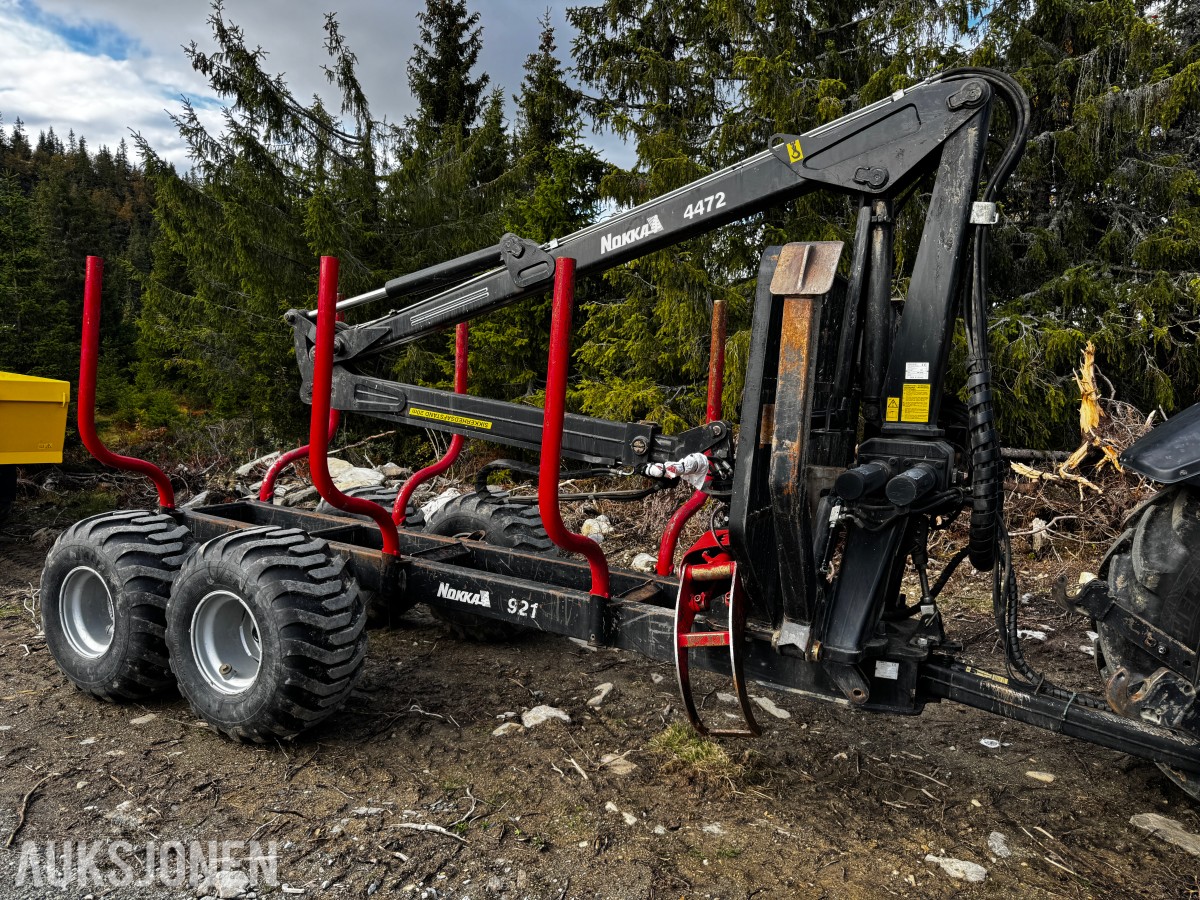 2007 Valtra N141 Twin-Trac traktor med Nokka tømmerhenger 