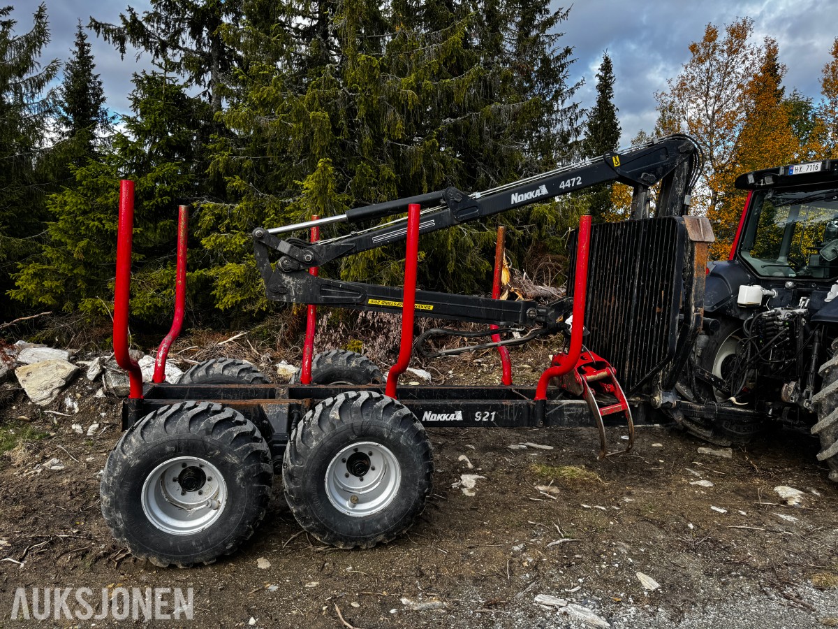 2007 Valtra N141 Twin-Trac traktor med Nokka tømmerhenger 