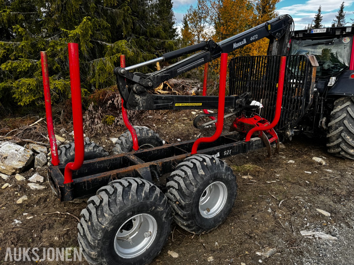 2007 Valtra N141 Twin-Trac traktor med Nokka tømmerhenger 