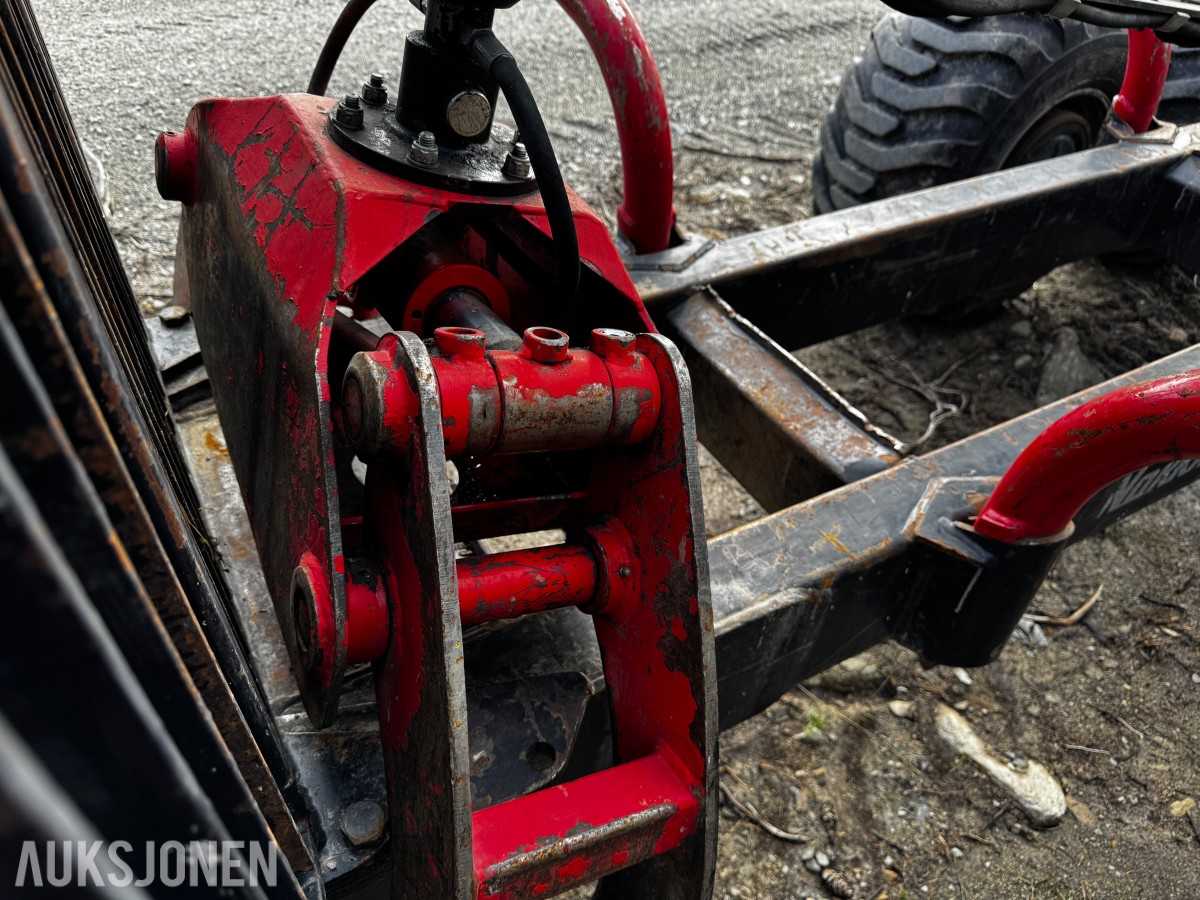 2007 Valtra N141 Twin-Trac traktor med Nokka tømmerhenger 