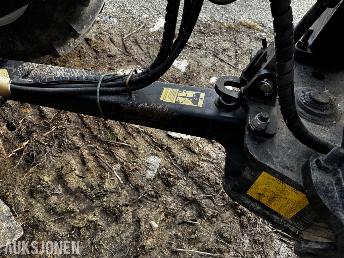 2007 Valtra N141 Twin-Trac traktor med Nokka tømmerhenger 