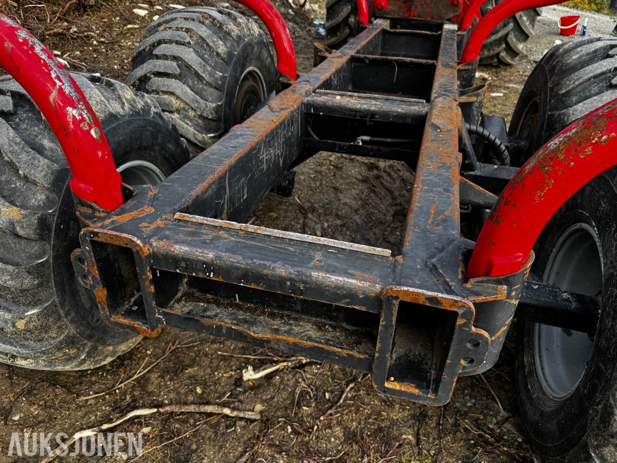 2007 Valtra N141 Twin-Trac traktor med Nokka tømmerhenger 