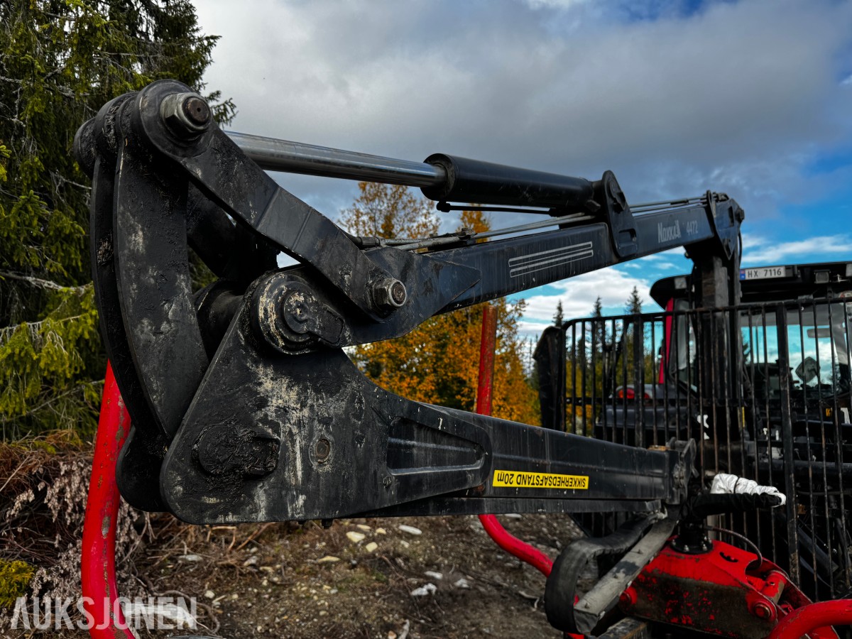 2007 Valtra N141 Twin-Trac traktor med Nokka tømmerhenger 